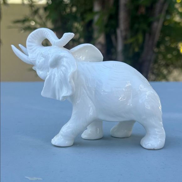 VTG White Ceramic Porcelain Elephant Figurine, Good Luck Charm - Picture 2 of 2